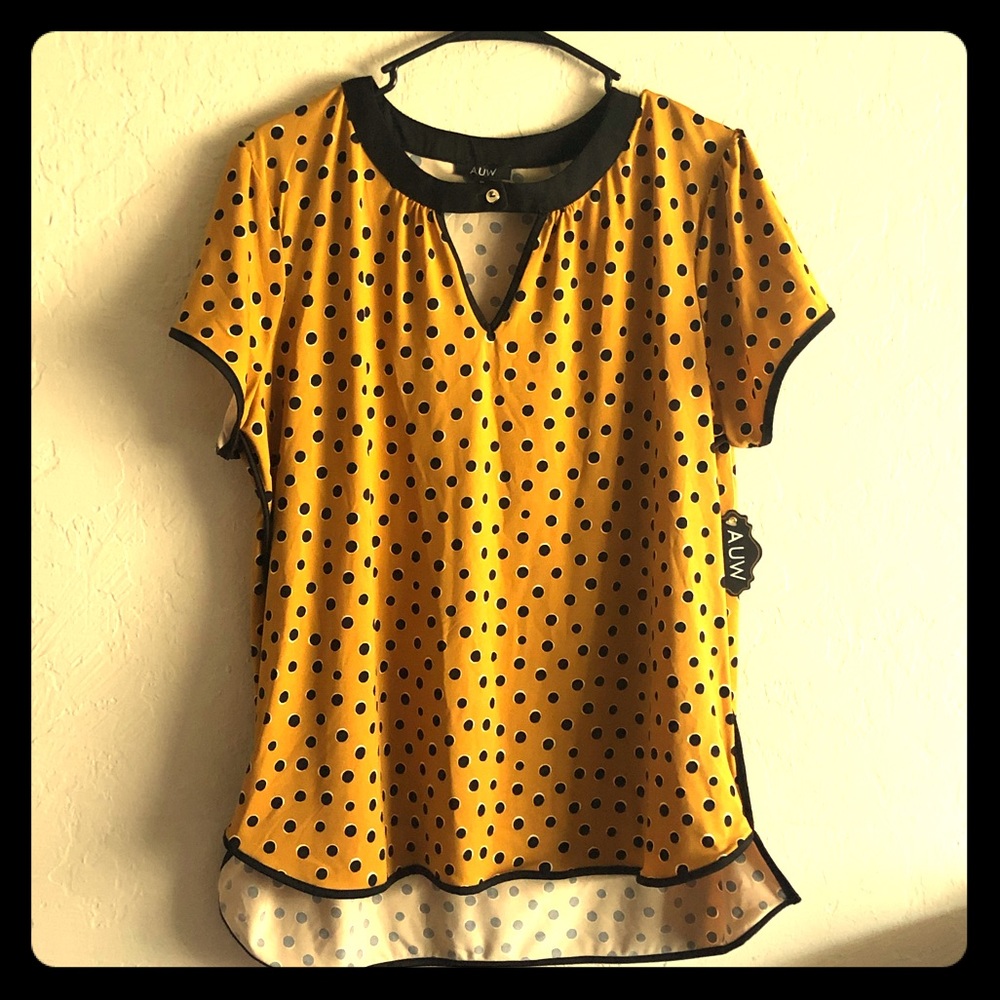❌SOLD❌ Blouse, polka dots